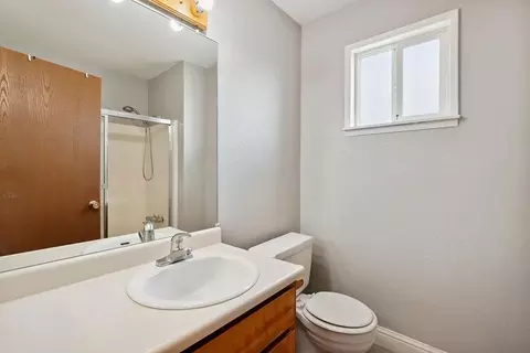 Bath - 455 Peerless Way #5, Tracy, CA 95376 photo 1 of 5