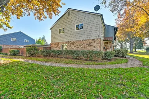 5227 Gibbons Dr, Carmichael, CA 95608 photo 4