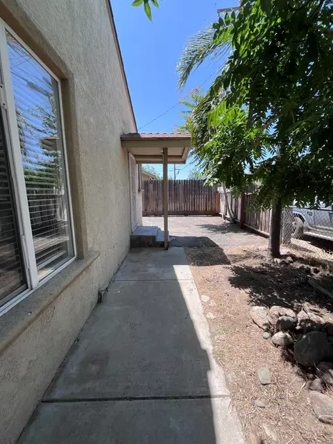 401 Marshall Ave, Modesto, CA 95351 photo 3