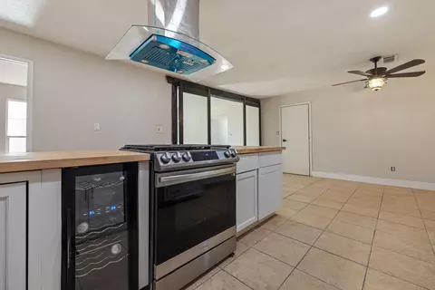 Kitchen - 2305 Chrysler Dr, Modesto, CA 95350 photo 3 of 5