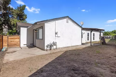 Exterior - 2305 Chrysler Dr, Modesto, CA 95350 photo 5 of 7