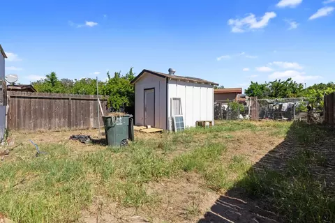 Exterior - 2305 Chrysler Dr, Modesto, CA 95350 photo 6 of 7