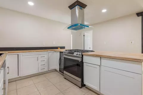 Kitchen - 2305 Chrysler Dr, Modesto, CA 95350 photo 4 of 5