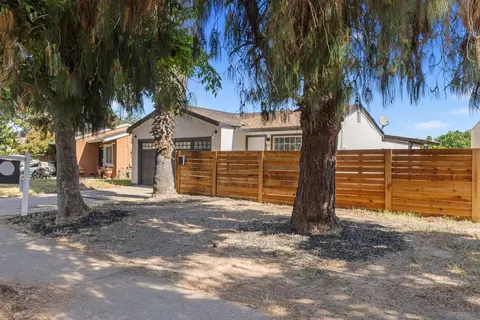 Exterior - 2305 Chrysler Dr, Modesto, CA 95350 photo 3 of 7