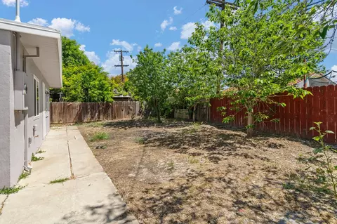 Exterior - 326 E 21st St, Tracy, CA 95376 photo 9 of 9