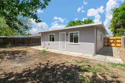 Exterior - 326 E 21st St, Tracy, CA 95376 photo 7 of 9