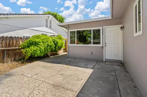 Exterior - 326 E 21st St, Tracy, CA 95376 photo 5 of 9