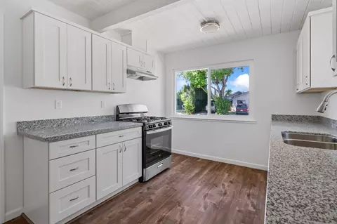 Kitchen - 326 E 21st St, Tracy, CA 95376 photo 4 of 6
