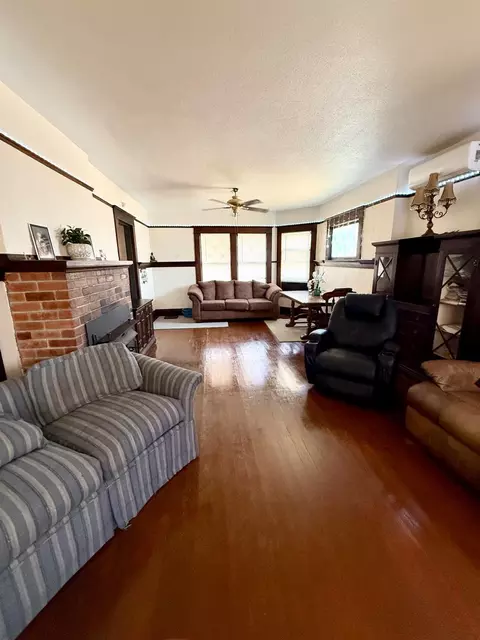 Living - 1407 E Las Palmas, Patterson, CA 95363 photo 3 of 4