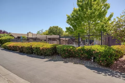 672 Shadowview Ct, Turlock, CA 95382 photo 3