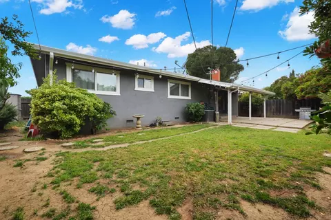 Exterior - 216 S 6th St, Patterson, CA 95363 photo 5 of 6