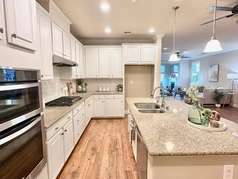Kitchen - 1377 Arbor Brook Dr, Manteca, CA 95336 photo 3 of 5