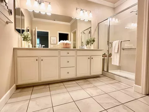 Bath - 1377 Arbor Brook Dr, Manteca, CA 95336 photo 1 of 4