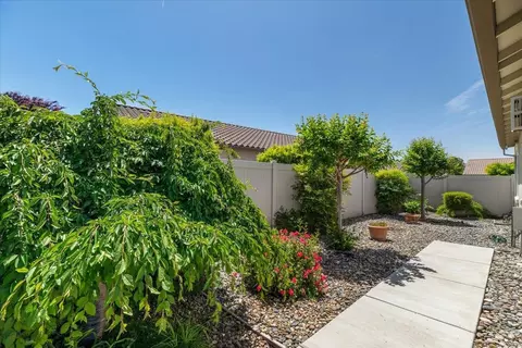 Exterior - 1377 Arbor Brook Dr, Manteca, CA 95336 photo 10 of 22