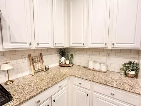 Kitchen - 1377 Arbor Brook Dr, Manteca, CA 95336 photo 5 of 5
