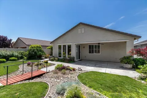 Exterior - 1377 Arbor Brook Dr, Manteca, CA 95336 photo 13 of 22