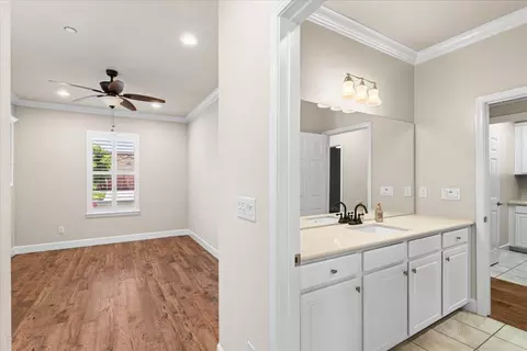 Entry Way - 1377 Arbor Brook Dr, Manteca, CA 95336 photo 3 of 4