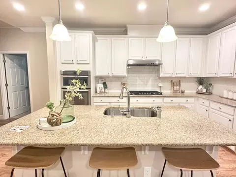 Kitchen - 1377 Arbor Brook Dr, Manteca, CA 95336 photo 1 of 5