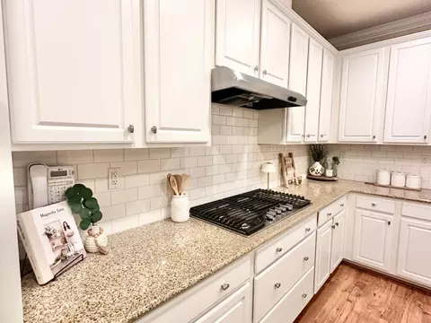 Kitchen - 1377 Arbor Brook Dr, Manteca, CA 95336 photo 4 of 5