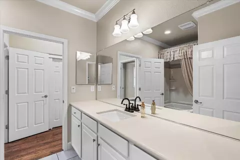 Bath - 1377 Arbor Brook Dr, Manteca, CA 95336 photo 3 of 4