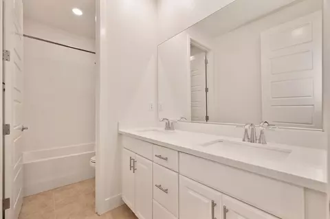 Bath - 3532 Heron Ct, Folsom, CA 95630 photo 2 of 7
