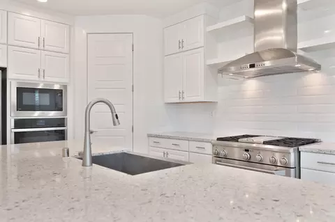Kitchen - 3532 Heron Ct, Folsom, CA 95630 photo 7 of 10