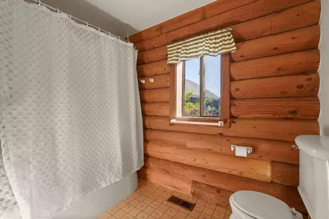Bath - 500 Hilltop Ct, Applegate, CA 95703 photo 2 of 4