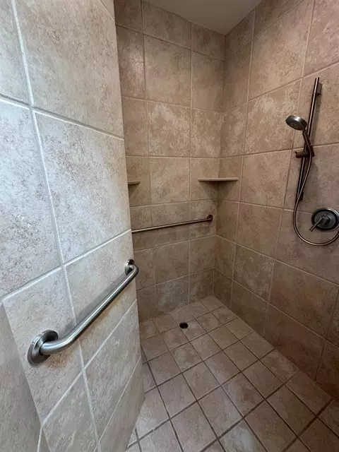Bath - 44791 N El Macero Dr, El Macero, CA 95618 photo 2 of 4
