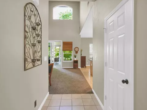 Entry Way - 661 Simeon Ct, Ripon, CA 95366 photo 2 of 7