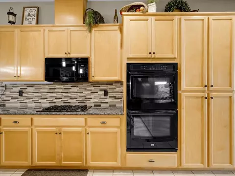 Kitchen - 661 Simeon Ct, Ripon, CA 95366 photo 5 of 5