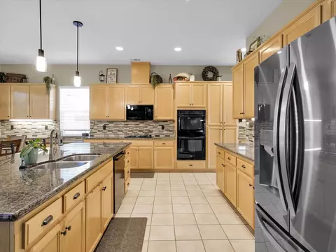 Kitchen - 661 Simeon Ct, Ripon, CA 95366 photo 3 of 5