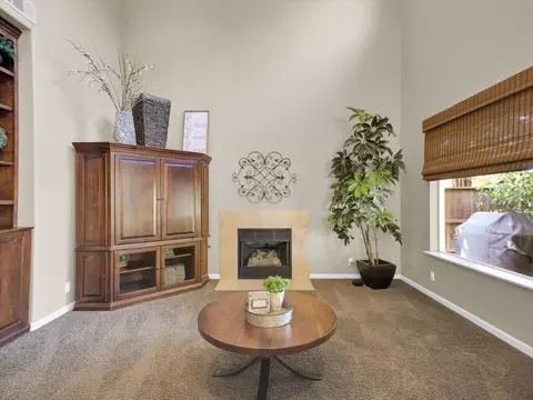 Living - 661 Simeon Ct, Ripon, CA 95366 photo 5 of 6