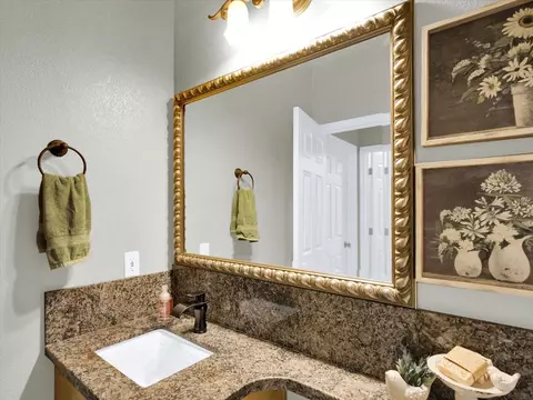 Bath - 661 Simeon Ct, Ripon, CA 95366 photo 1 of 8