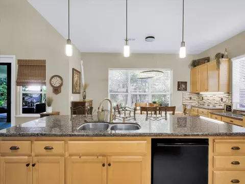 Kitchen - 661 Simeon Ct, Ripon, CA 95366 photo 4 of 5