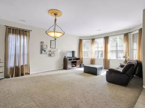 Living - 661 Simeon Ct, Ripon, CA 95366 photo 2 of 6
