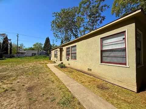 2816 D St, Sacramento, CA 95816