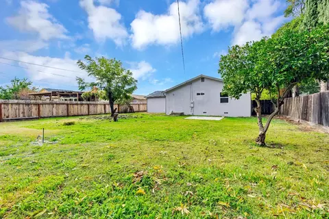 Exterior - 1670 Marthella Ave, Merced, CA 95341 photo 5 of 8