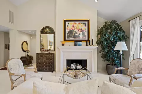 Living - 4935 Sudbury Way, Carmichael, CA 95608 photo 8 of 10