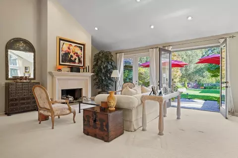 Living - 4935 Sudbury Way, Carmichael, CA 95608 photo 7 of 10