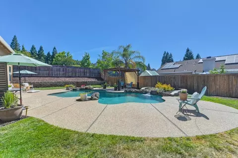 Exterior - 5802 Thoroughbred Ct, Rocklin, CA 95677 photo 8 of 18