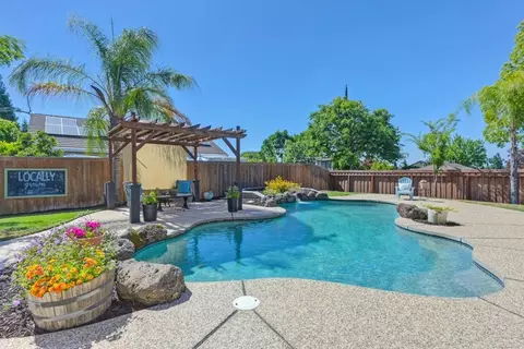 Exterior - 5802 Thoroughbred Ct, Rocklin, CA 95677 photo 16 of 18