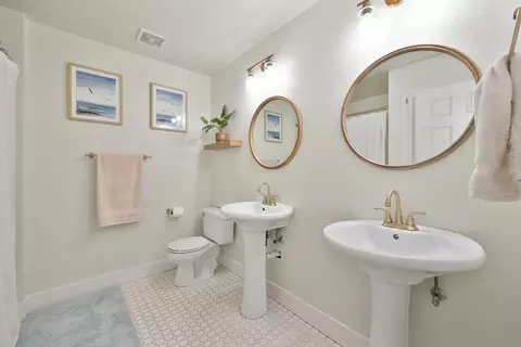 Bath - 5802 Thoroughbred Ct, Rocklin, CA 95677 photo 8 of 8