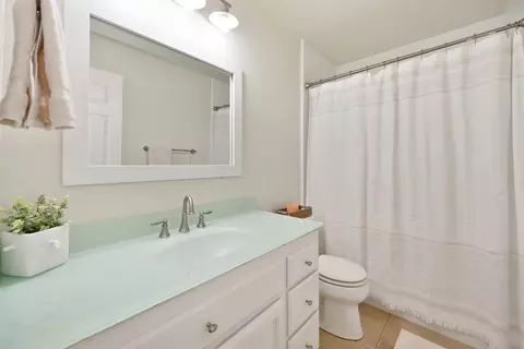 Bath - 5802 Thoroughbred Ct, Rocklin, CA 95677 photo 1 of 8