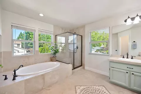 Bath - 5802 Thoroughbred Ct, Rocklin, CA 95677 photo 5 of 8