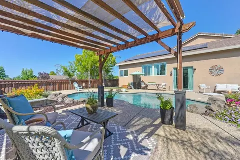 Exterior - 5802 Thoroughbred Ct, Rocklin, CA 95677 photo 9 of 18