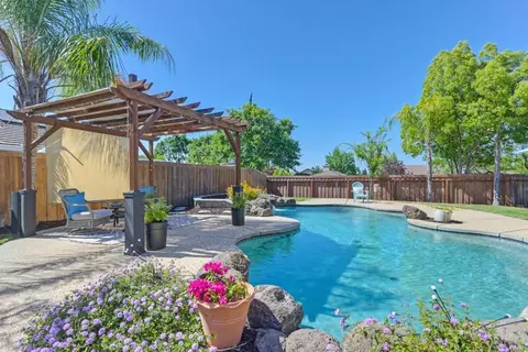 Exterior - 5802 Thoroughbred Ct, Rocklin, CA 95677 photo 15 of 18