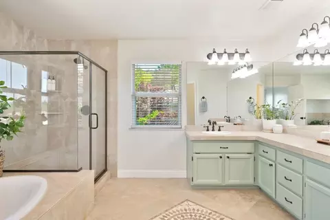 Bath - 5802 Thoroughbred Ct, Rocklin, CA 95677 photo 4 of 8