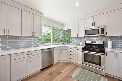 Kitchen - 5802 Thoroughbred Ct, Rocklin, CA 95677 photo 2 of 6