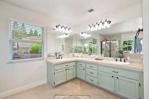Bath - 5802 Thoroughbred Ct, Rocklin, CA 95677 photo 2 of 8