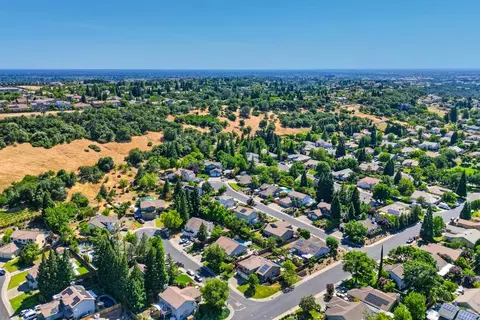 View/Area - 5802 Thoroughbred Ct, Rocklin, CA 95677 photo 8 of 12